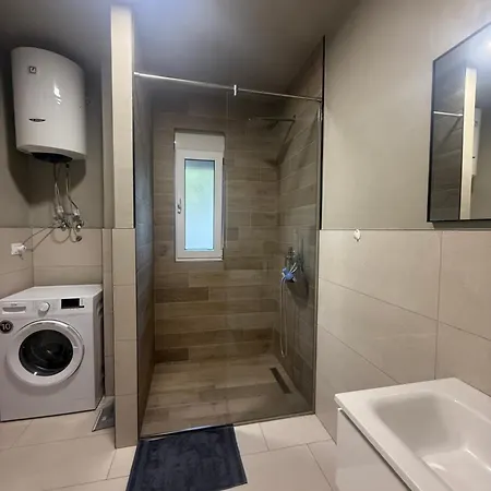 Iria 1 & 2 Appartement Golem (Tirana)