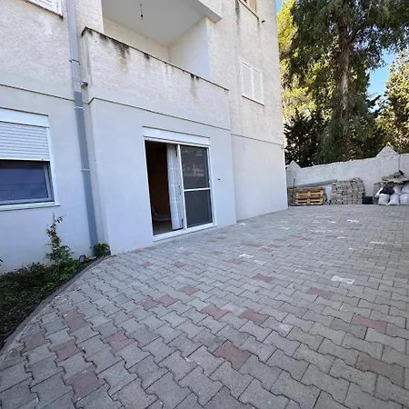 Apartament Iria 1 & 2 *