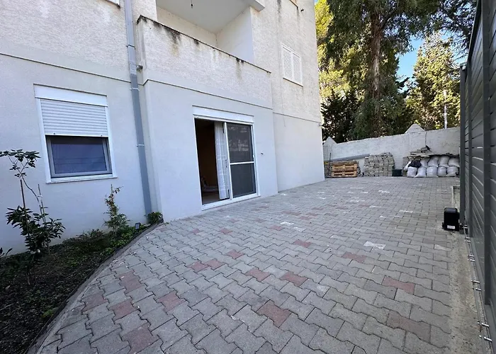 Apartament Iria 1 & 2 *