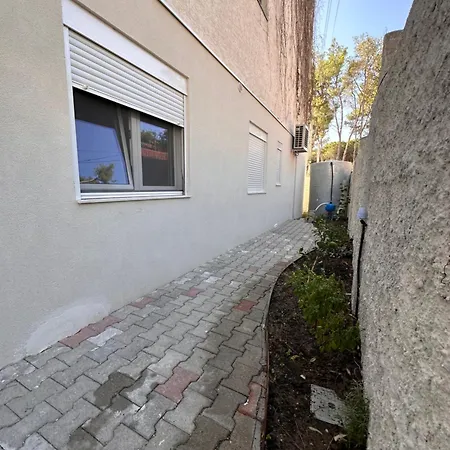 Iria 1 & 2 Apartman *
