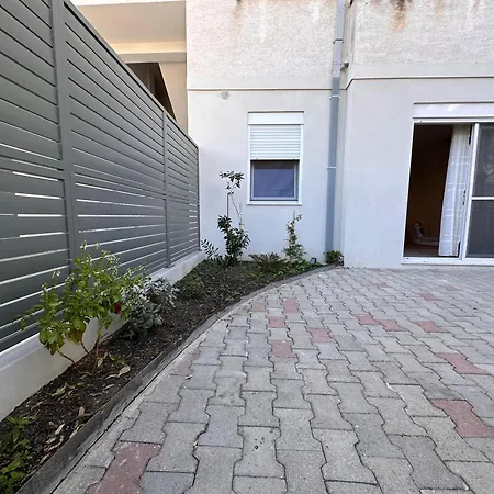 アパート Iria 1 & 2 *