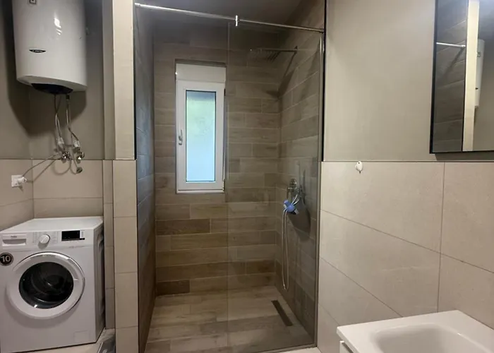 Iria 1 & 2 דירה גולם