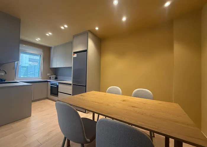 Iria 1 & 2 דירה *